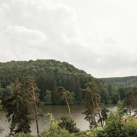 Cozy In Opposite The Mountain Lake *